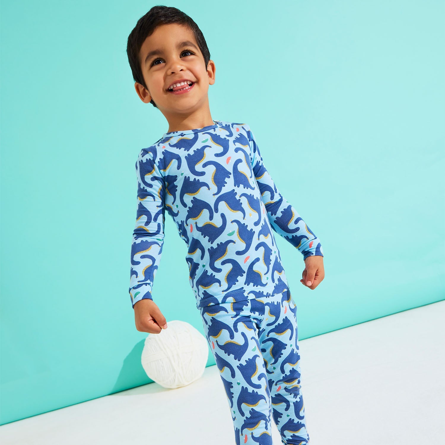 Necks Generation Modal Magnetic Pajama Set