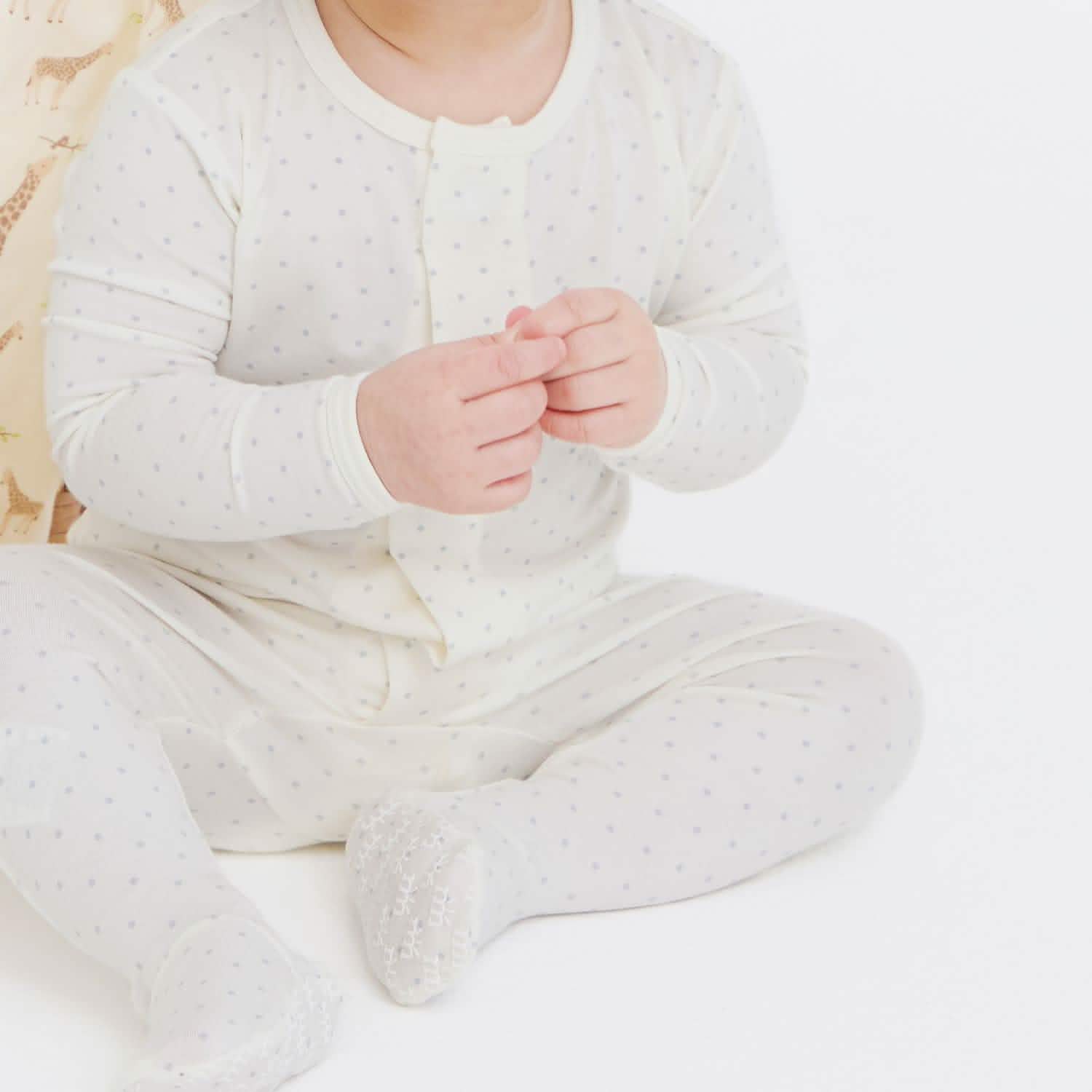 Pin Dot Cream Modal Magnetic Footie