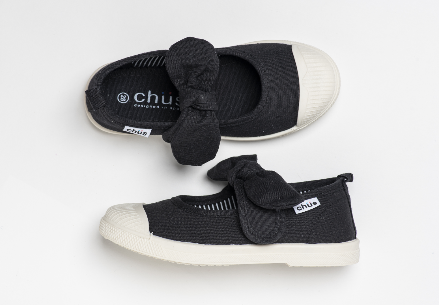 Canvas sneakers with single velcro strap and removable bow tie in black. Adorable monogrammed. Chus Shoes. Top view.