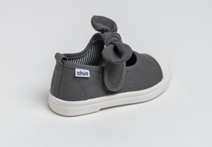 Canvas sneakers with single velcro strap and removable bow tie in grey. Adorable monogrammed. Chus Shoes. Back view.