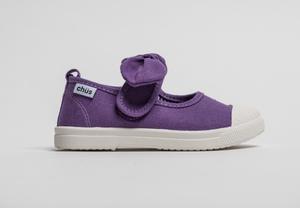 Canvas sneakers with single velcro strap and removable bow tie in purple. Adorable monogrammed. Chus Shoes. Side view.